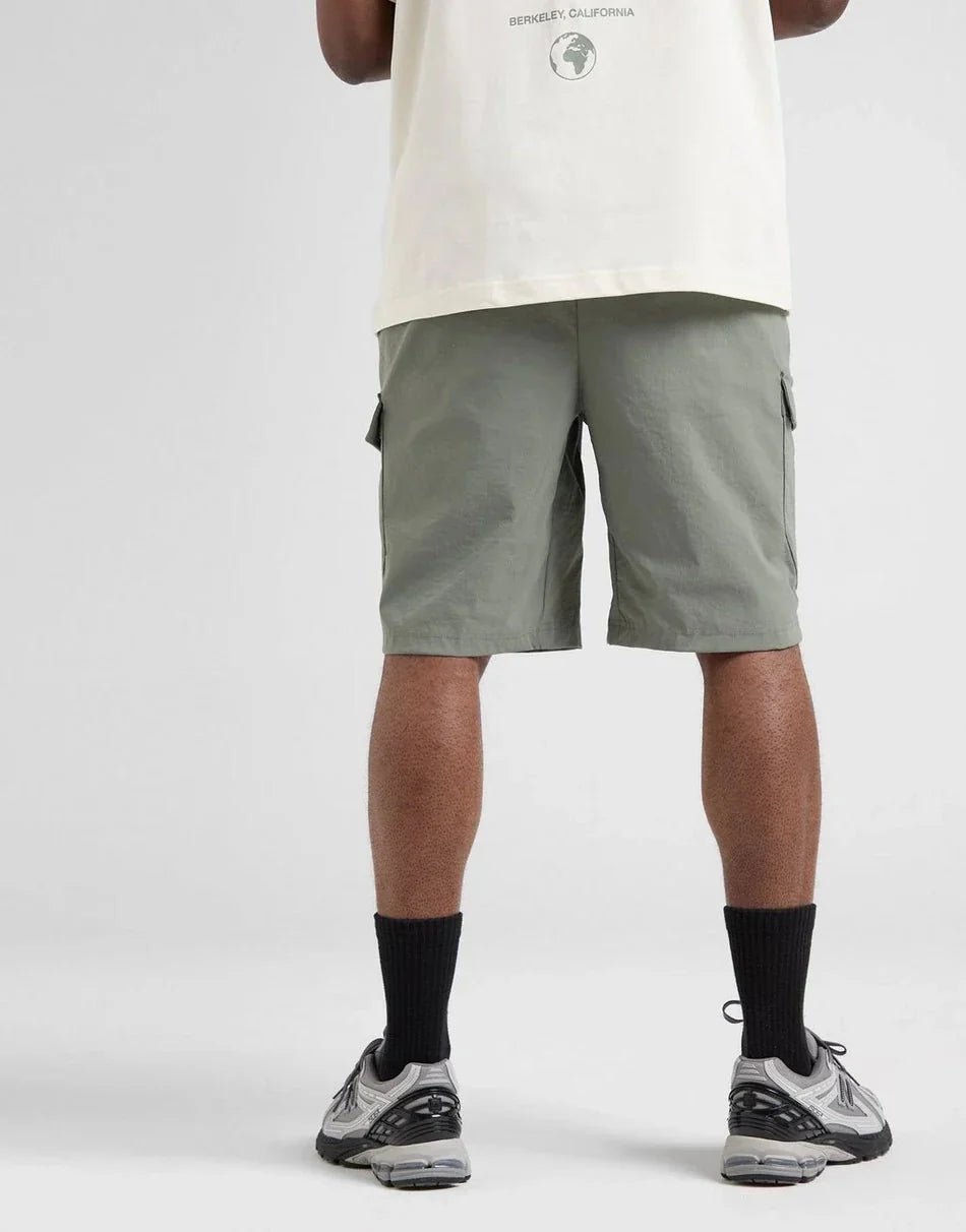 The North Face Short Trishul Cargo - kleostreetwear