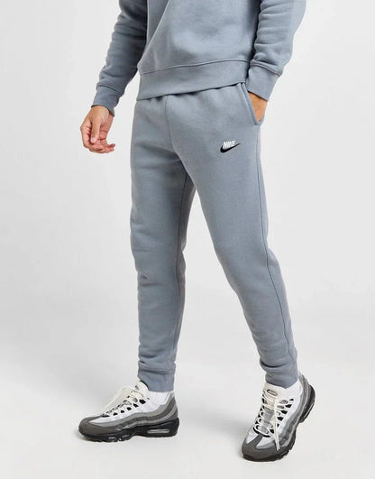 Nike Pantalon de jogging Sportswear Club Fleece - kleostreetwear